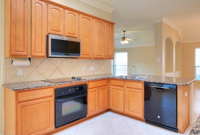 Foto del edificio - 9113 Regal Oaks Dr