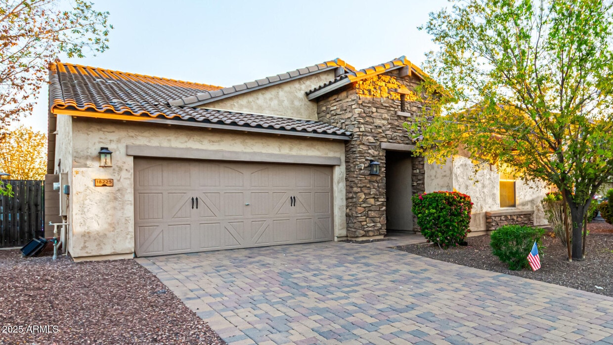 Foto principal - 18225 W Montecito Ave