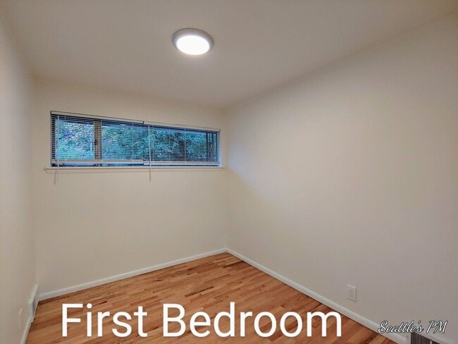 Building Photo - 4 br, 2 bath House - 16532 Beach Drive NE