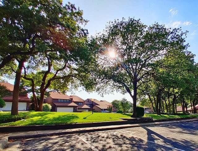 Neighborhood - 741 Oakwood Trl