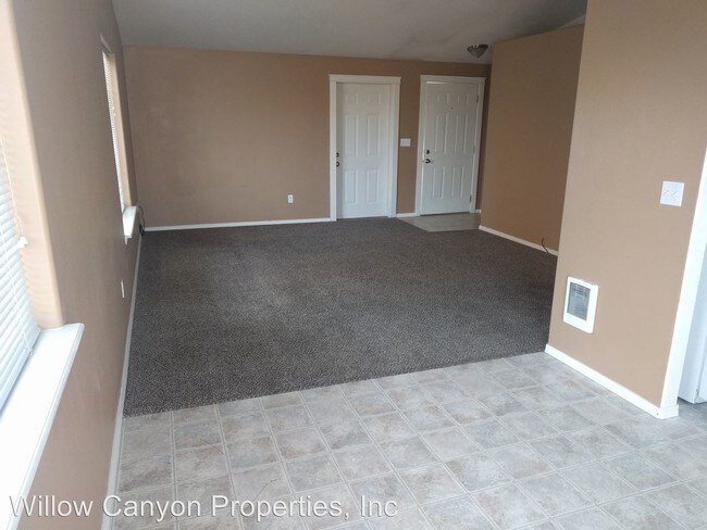 Building Photo - 808 SE Maui Ln