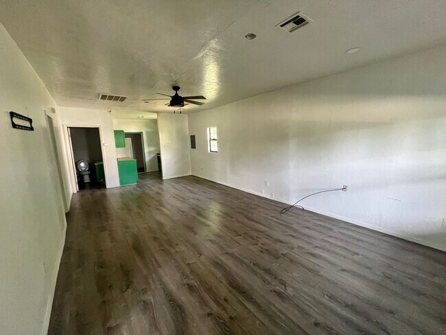 Foto del edificio - 908 SW G Ave