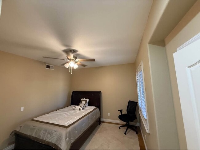 Foto del edificio - 1411 Scenic Ct