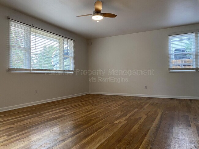 Foto del edificio - 2605 Lark Dr