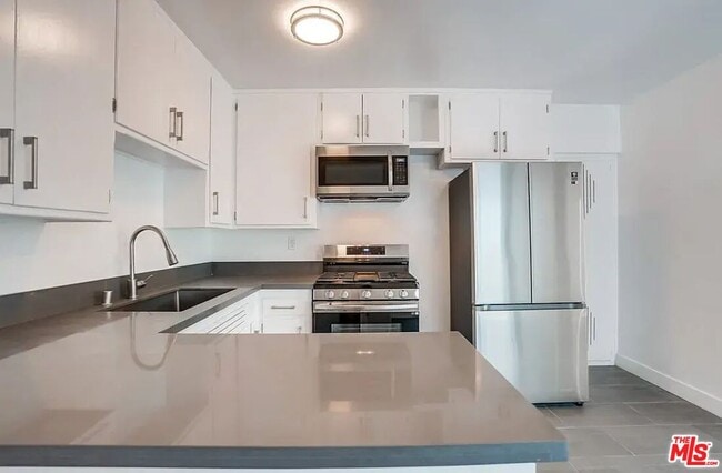 Foto del edificio - 869 Glenway Dr