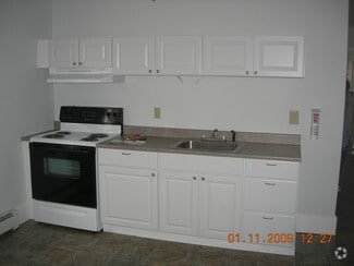 Building Photo - 338 E 8th St