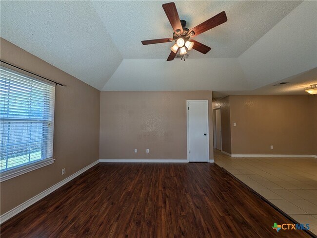 Building Photo - 1644 W County Line Rd