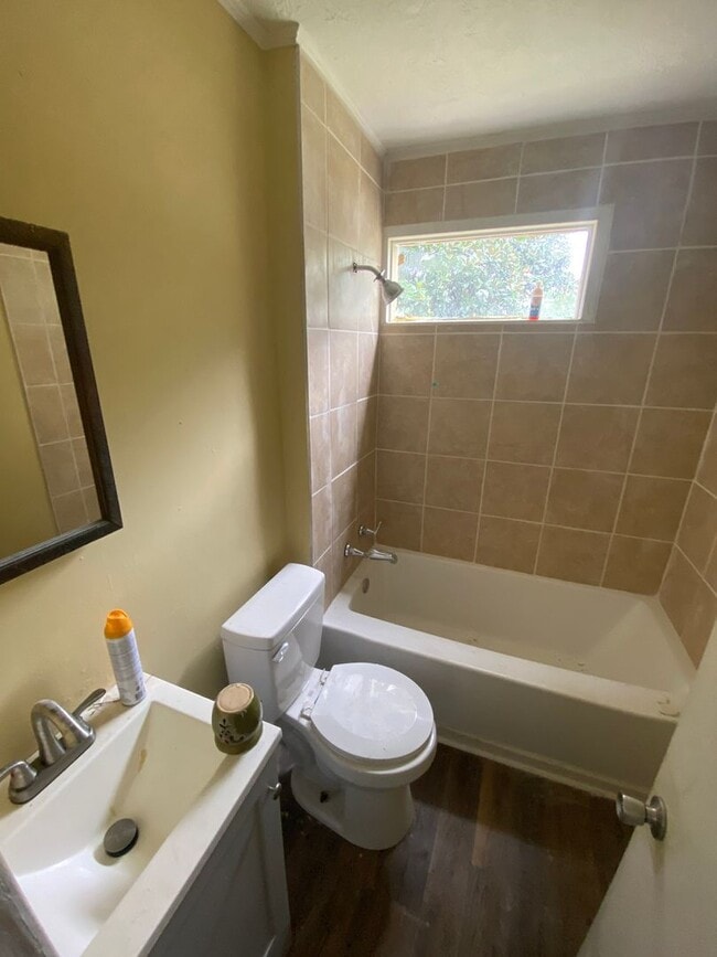 Building Photo - 2Br Hardwoods