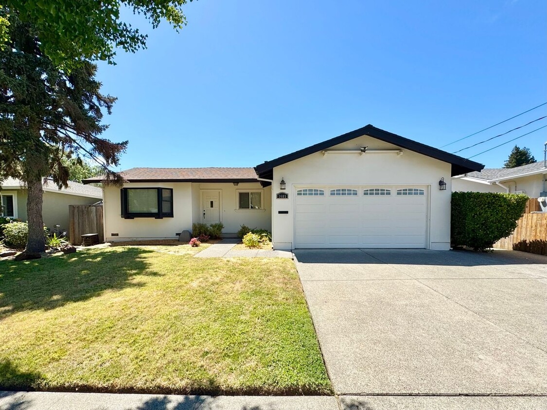 Primary Photo - Classic Napa Bel Aire Home 4 Bedrooms, 2 B...