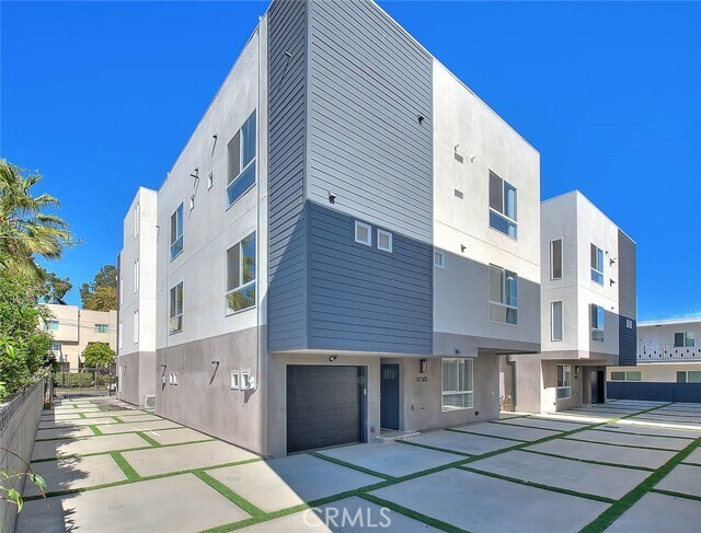 Foto del edificio - 11726 Hamlin St