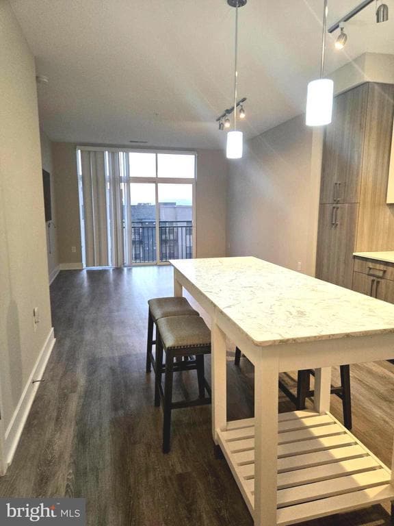 Foto del edificio - 145 Riverhaven Dr