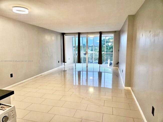 Foto del edificio - 1780 NE 191st St