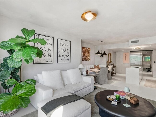 Foto del edificio - 9521 E Bay Harbor Dr