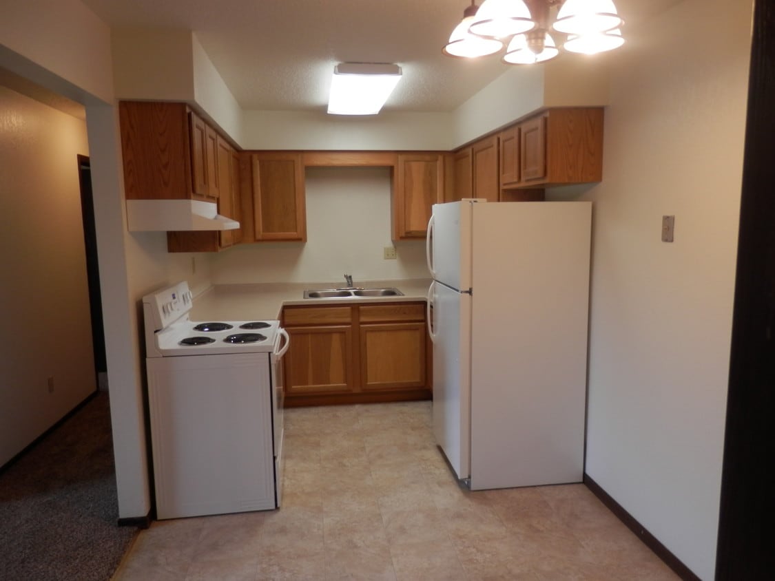 Kitchen - 1905 Countryside Dr