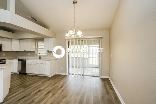Foto del edificio - 3 Bedroom Pet-Friendly Home in cape coral, FL with Main Street Renewal