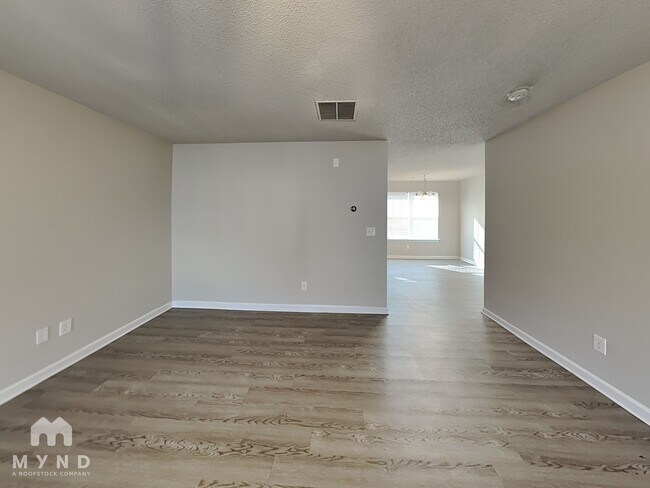 Foto del edificio - 6132 Hickory Ln Dr
