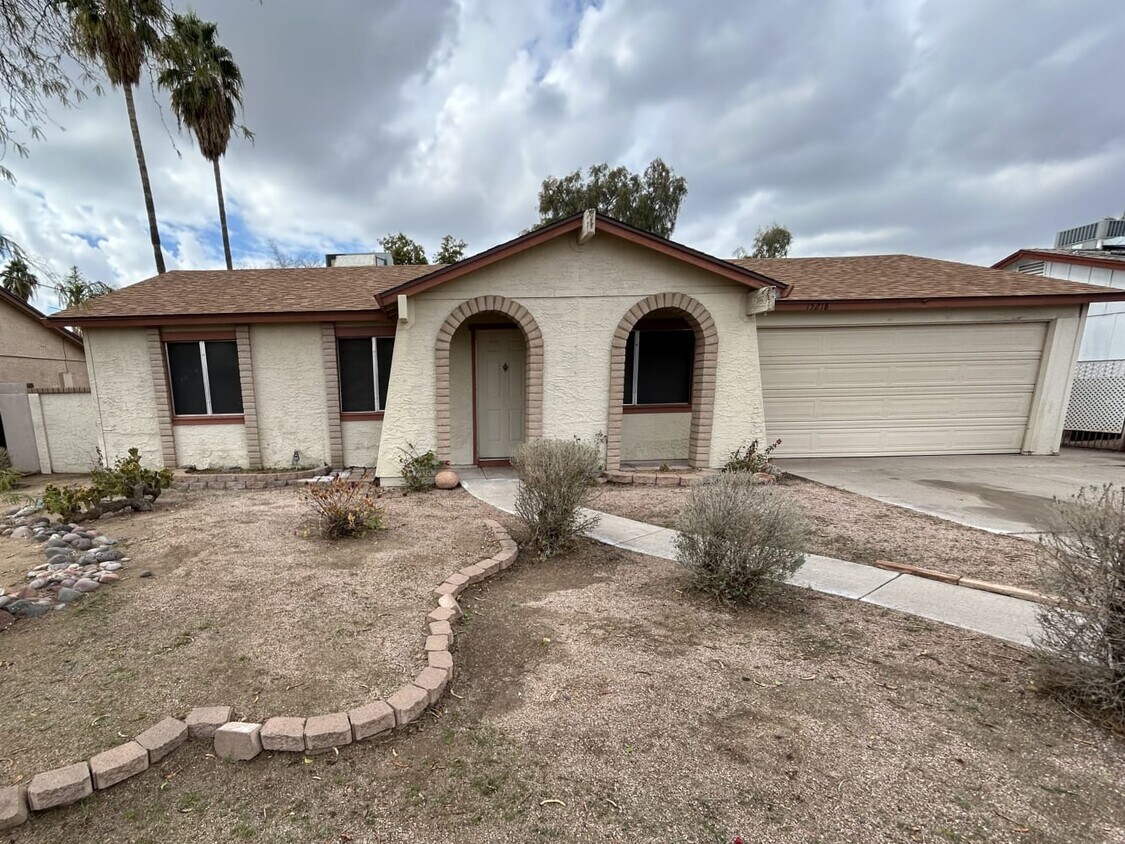 Primary Photo - 15218 N 38th St