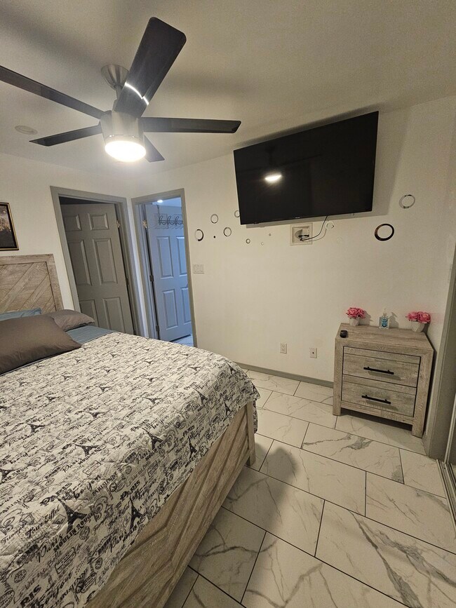 Bedroom - 124 E 135th St