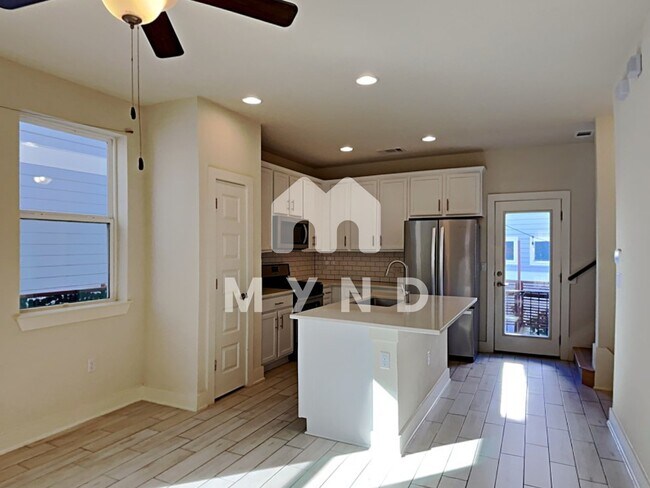 Building Photo - 2000 Teagle Dr Unit 212C