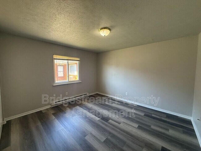 Foto del edificio - 4650 Waynedale Cir