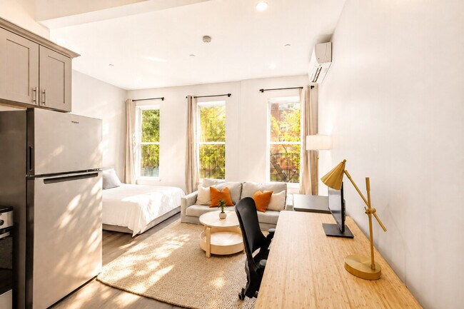 Foto del edificio - 317 W 48th St