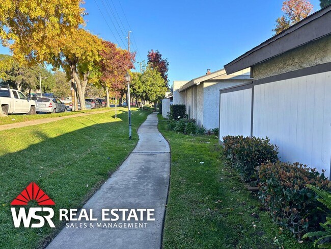 Foto del edificio - Charming upgraded condo in Upland!