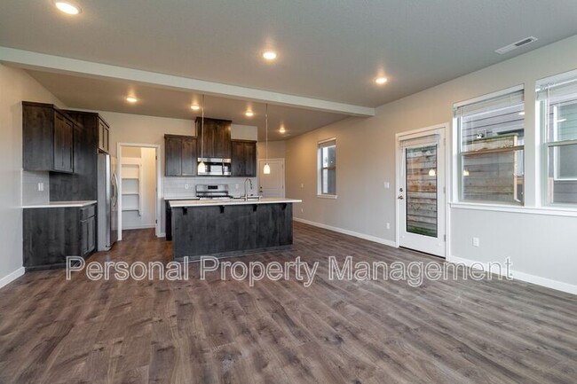 Building Photo - 8715 NE 43rd Pl