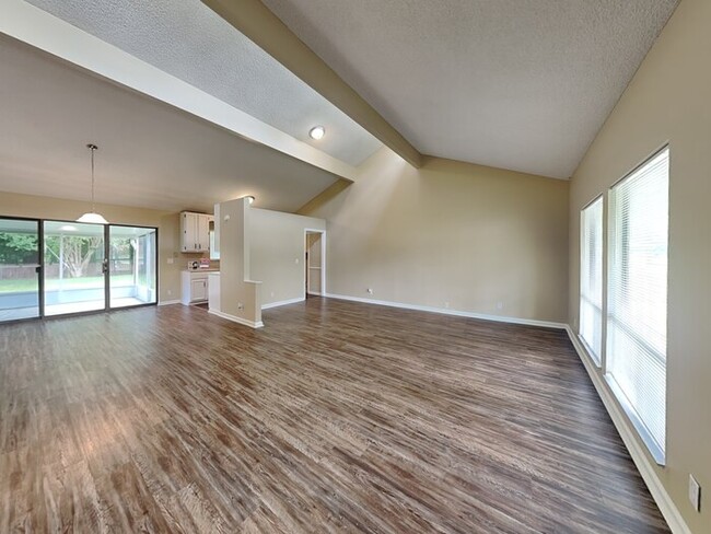Building Photo - 1685 Farm Way
