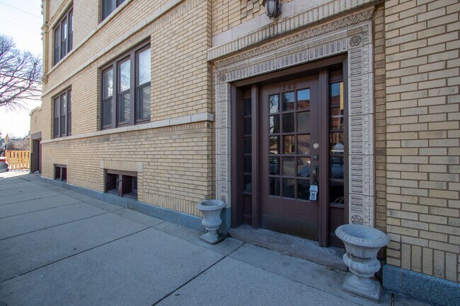 Building Photo - 1245 Fair Oaks Ave