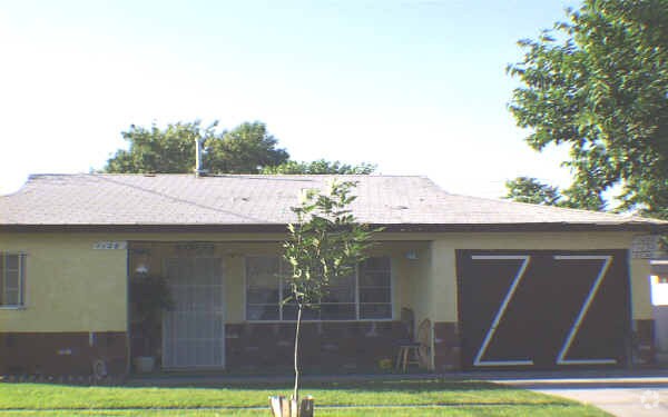 Primary Photo - 1126-1130 1/2 Huff St