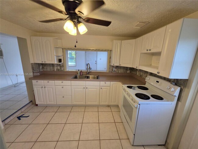 Foto del edificio - 4321 Kirby Loop Rd