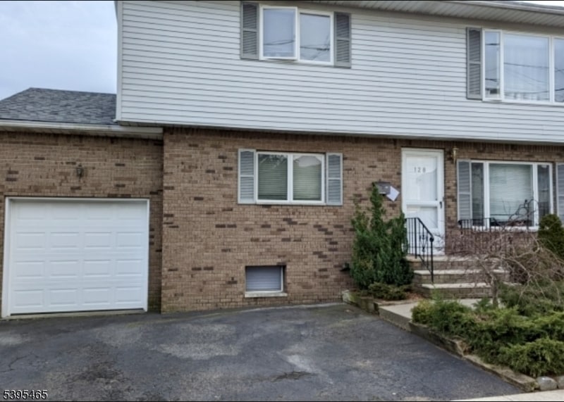 Primary Photo - 128 Lee St