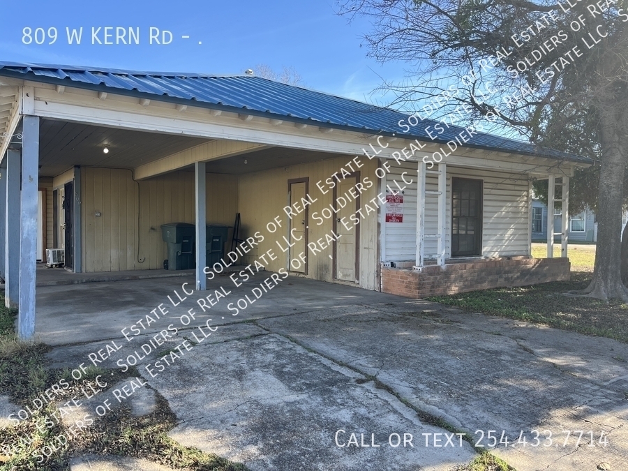 Foto principal - 809 W Kern Rd