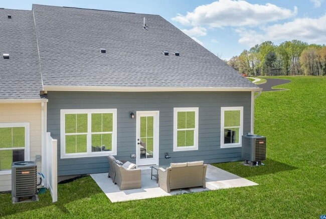 Building Photo - 736 Empire St