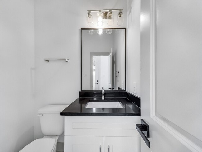 Building Photo - 2410 Vaughn St