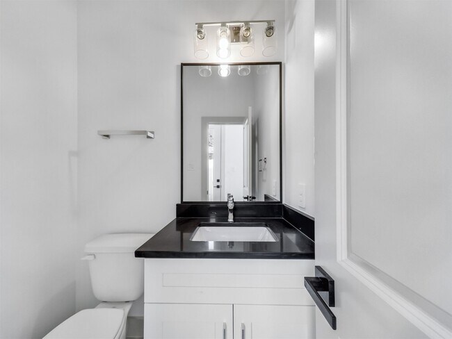 Foto del edificio - 2410 Vaughn St