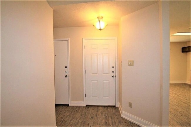 Building Photo - 605 Elder Way
