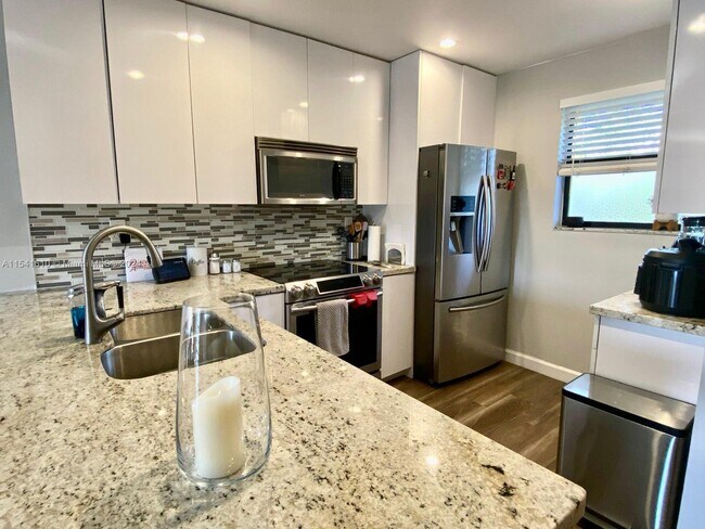 Foto del edificio - 15706 E Waterside Cir