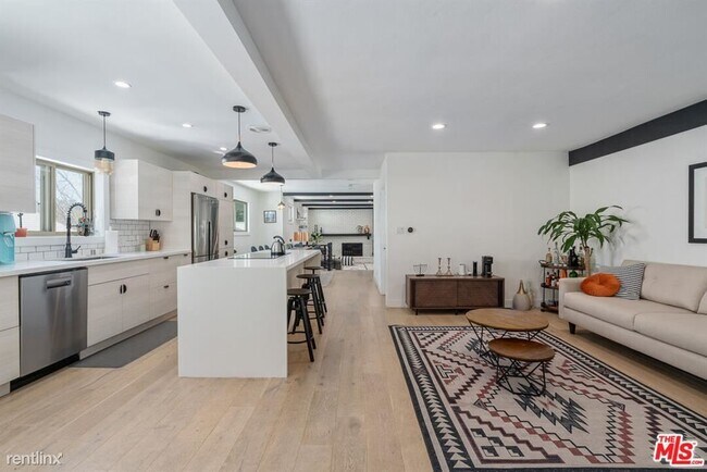 Foto del edificio - 3 br, 2 bath House - 428 Redlands St