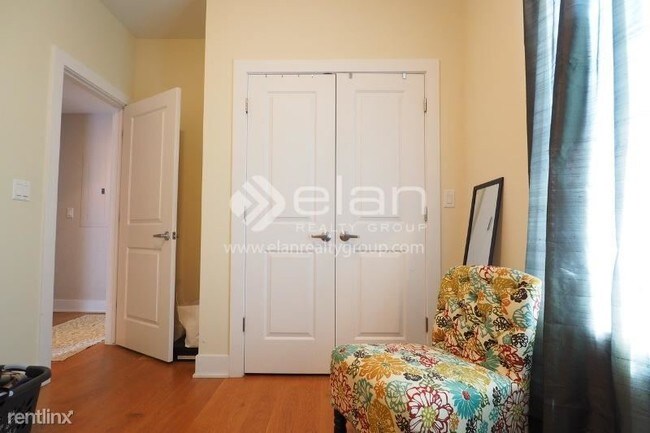 Building Photo - 3 br, 3 bath Condo - 1263 N HONORE 2 Unit 2