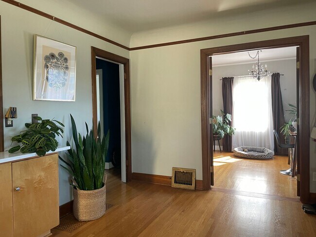 Foto del edificio - Immaculate and Updated Mid Century Home in Whittier Heights