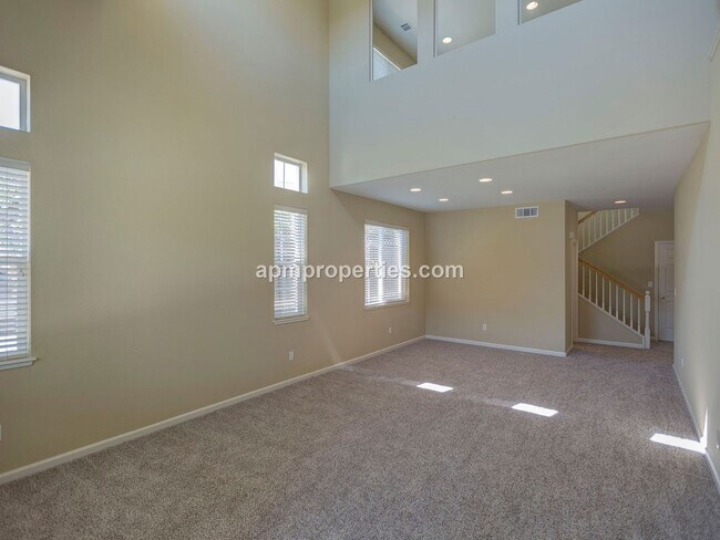 Building Photo - Lovely 4 Bedroom, 2.5 bath, Desirable Deerwood Highlands of San Ramon!