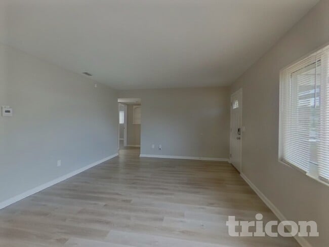 Building Photo - 2020 Magnolia Dr