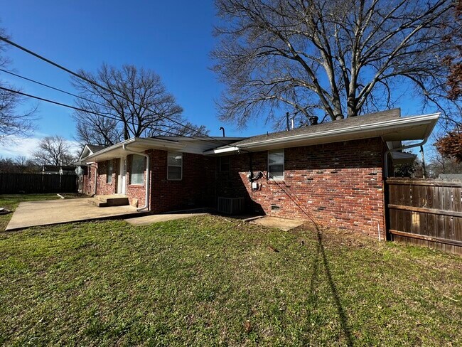 Building Photo - 7176 Renda St Millington, TN 38053