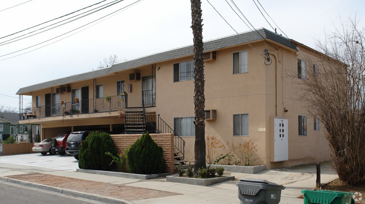 Foto del edificio - 482 Claydelle Ave