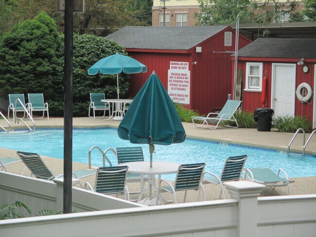Foto del edificio - 10 Hammond Pond Pkwy