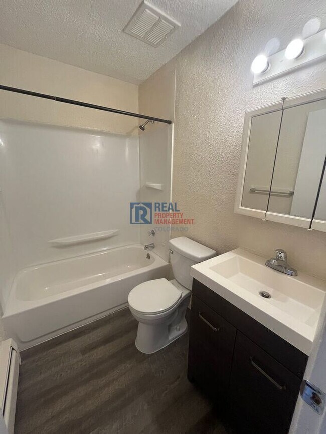 Foto del edificio - 1303 Coffman St