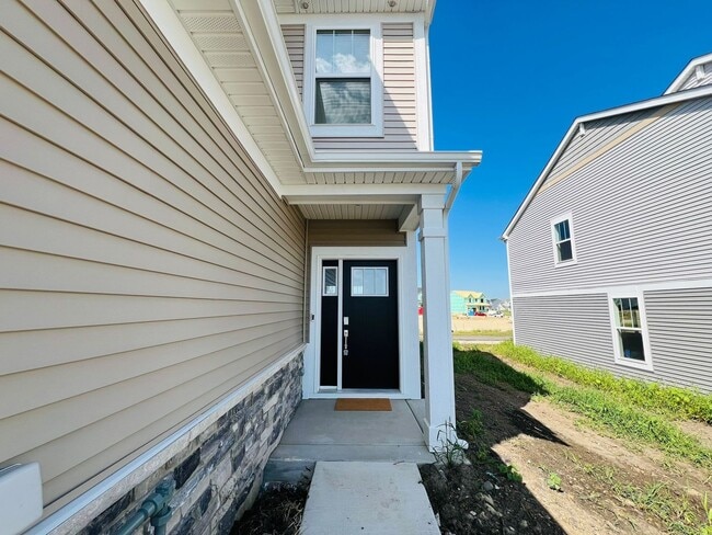 Building Photo - 128 Henderson St