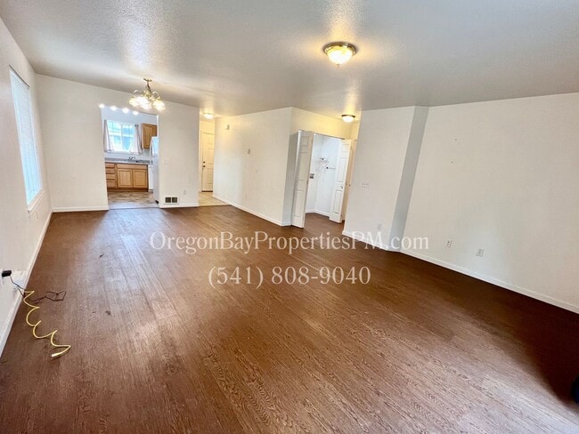 Foto del edificio - Blanco Ave. Duplexes