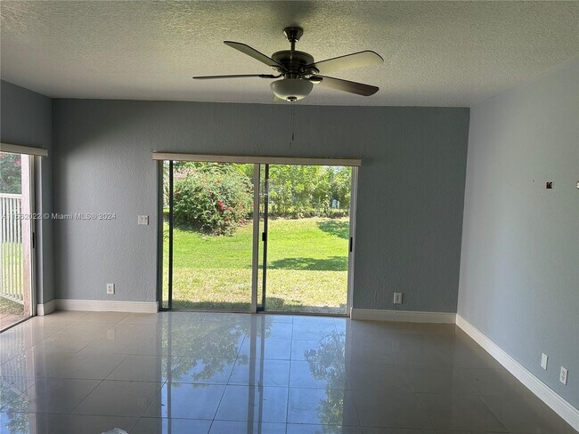 Building Photo - 7653 Tamarac Island Cir